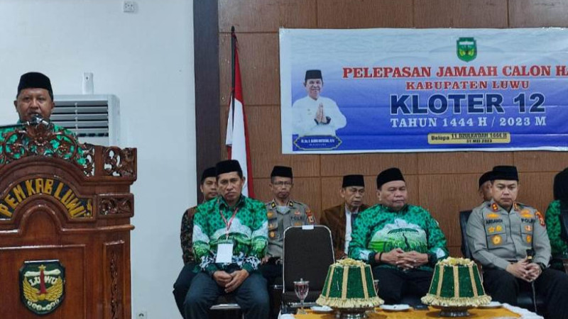 Jemaah Calon Haji Dilepas Menuju Asrama Haji Makassar