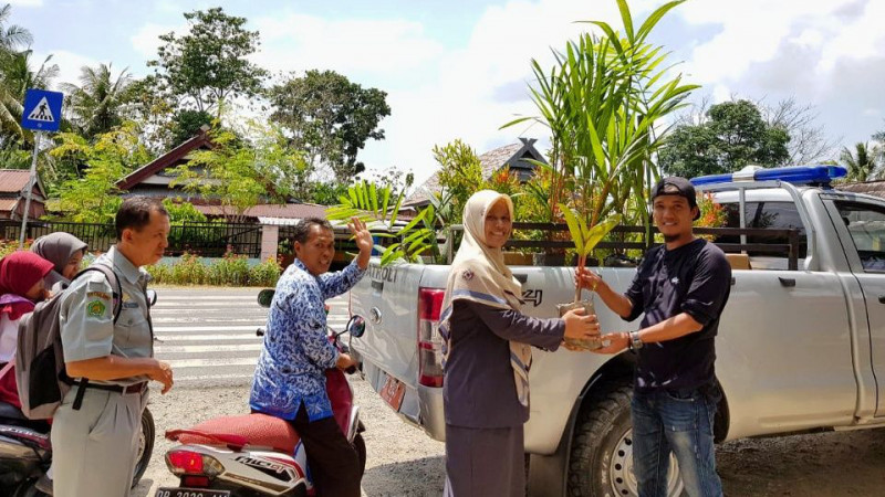 Bantuan Dlh Mtsn Menuju Adiwiyata Nasional