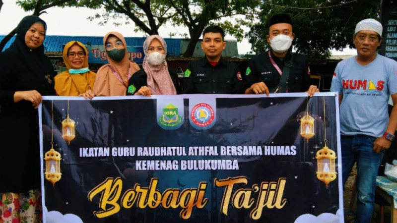 Tebar Keberkahan, IGRA Bulukumba Gandeng Forkomas Berbagi Takjil On The ...