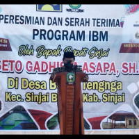 Kepala Kua Sinjai Borong menghadiri acara peresmian dan serah terima IBM di Desa Bonto Tengnga