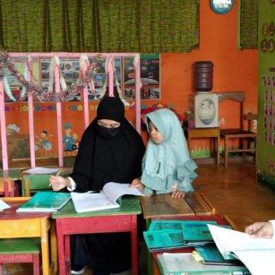 Giat Hari Kedua Setelah Libur Lebaran RA Masjid Agung dan RA Babul Jannah Berbenah Administrasi Kelas