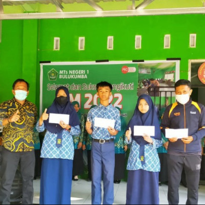 MTsN 1 Bulukumba Gelar Apel Pemberian Apresiasi Kepada Siswa Berprestasi