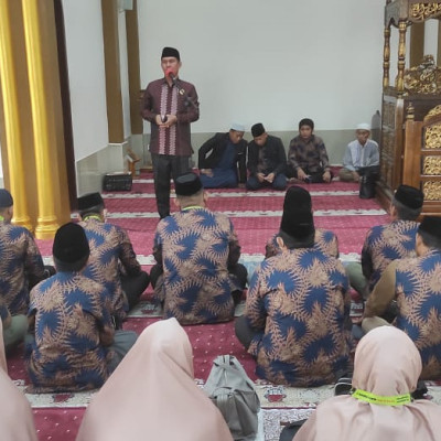 Kakan Kemenag Bone Lepas Jemaah Umrah PT. Mahabbul Karim