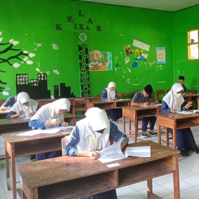 Ujian Madrasah MTs Al-Ikhwan di Hari Keempat