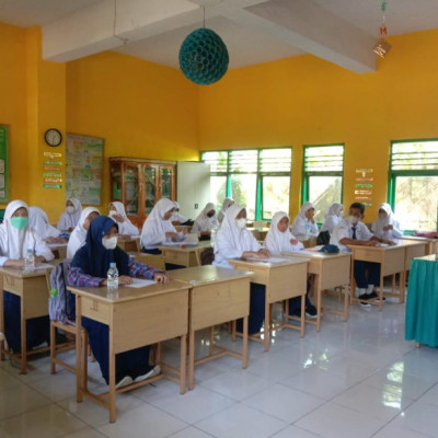 Suasana Di Ruangan Siswa MTs Muhammadiyah Bulukumba Sangat Antusias Ikuti Seleksi OSN