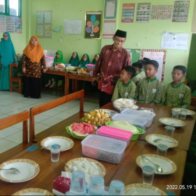 MI Al Markaz Maros Gelar Praktik Memasak bagi Siswa Kelas VI