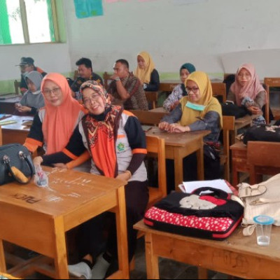 Guru MTs Shohibul Ilmi Ikuti Pertemuan MGMP Matematika