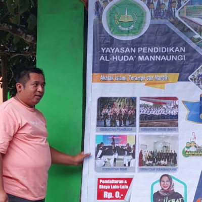 Gencarkan Sosialisasi, Tim PPDB MTs Al-Huda Mannaungi  Bulukumba Memasang Spanduk dan Bagikan Brosur