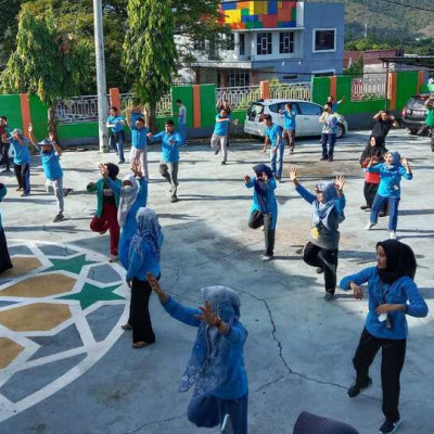 Penuh Keceriaan, Pegawai Kantor Kemenag Parepare Laksanakan Senam Sehat