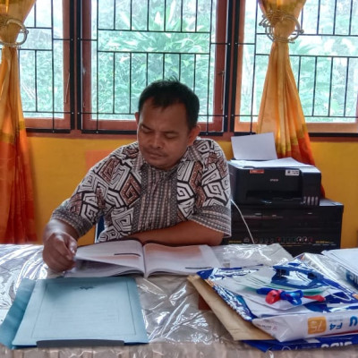 Demi Anak Didik, Guru Honorer MIN 2 Bulukumba Rela Pisah Rumah Dengan Keluarga