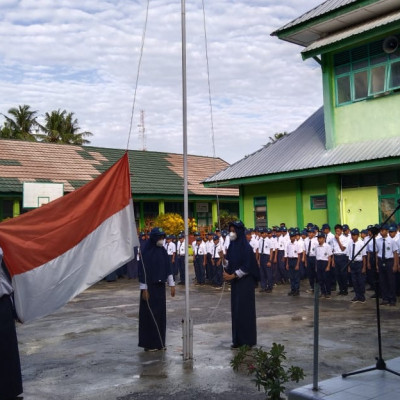 Di Momen Upacara, Kepala MTsN 2 Bone Ajak Siswa Sukseskan LiSa