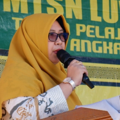 Nurlinda tamatkan 111 siswa MTsN Lutim