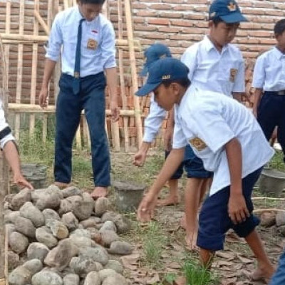 4 Tahun Menumpang, Warga MTs Al Abrar Akhirnya Bangun WC Sendiri