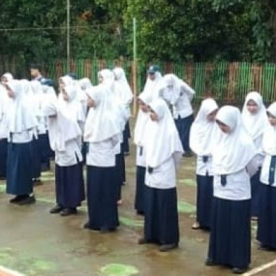 Tanamkan Kedisiplinan, MTs Al-Huda Mannaungi Bulukumba Rutin Laksanakan Apel Pagi