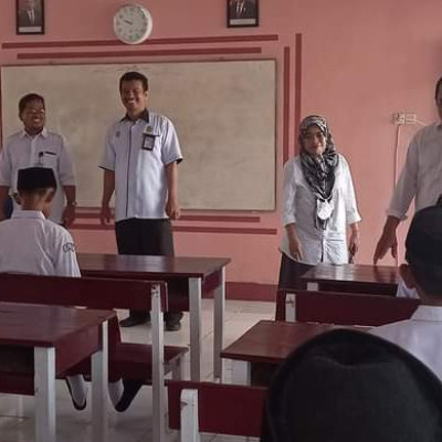 Pengawas Madrasah Monitoring UM Hari Terakhir di MIN 5 Bone