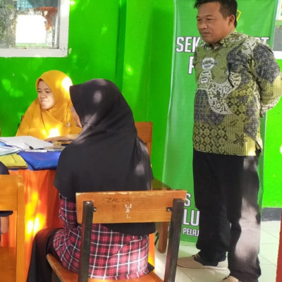 Kamad MTsN 1 Bulukumba Monitoring Kinerja Panitia PPDB