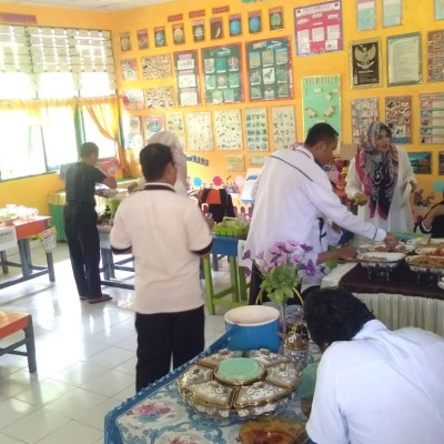 Tingkatkan Kebersamaan, MIN 2 Bone Gelar Makan Bersama