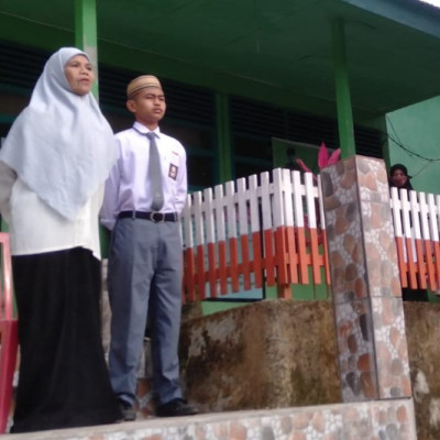 Ini Amanah Pembina Upacara MTs Ponpes Nurul Falah Borongganjeng