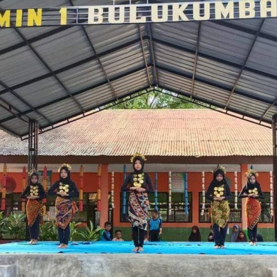 Prestasi Membanggakan, Peserta Didik MIN 1 Bulukumba Pentaskan Tari Kreasi Nusantara