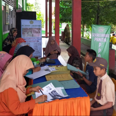 Jum’at Penuh Berkah Barengi Antusias Pendaftar PPDB MTsN 1 Bulukumba