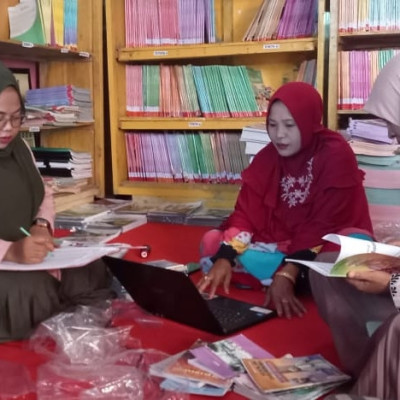 Perkuat Kolaborasi, Tim Perpus Gabungan Guru-Staf MIN 1 Bulukumba, Gelar Verifikasi Buku