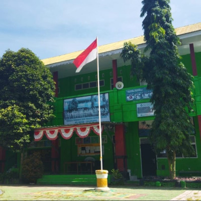 Kibarkan Bendera Merah Putih, MTsN 1 Bulukumba Peringati Hari Lahir Pancasila