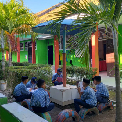 Giat Literasi  MTsN 1 Bulukumba Menyatu di Alam Terbuka