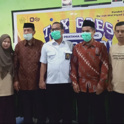 Kantor Pelayanan Pajak (KPP) Pratama Bantaeng melakukan Tax Goes to School MTs Ponpes DDI Mattoanging Bantaeng