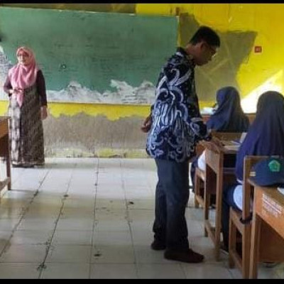 Kamad MTsN 5 Bulukumba Pantau Langsung Pelaksanaan PAT dihari Keempat