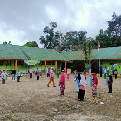 Peserta Didik MIN 3 Antusias Ikuti Latihan Drumband