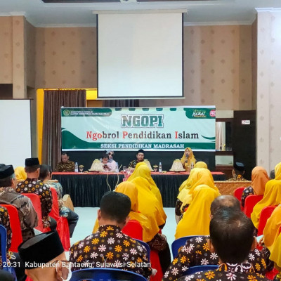 Wakamad Kurikulum MTsN 3 Sinjai Ikut “Ngopi” di Pantai Marina Bantaeng