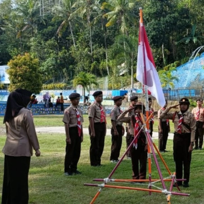 Hj. Fadhilah, Pembina Leader Scout MTsN 1 Bulukumba Matangkan Materi Calon Peserta Jamnas