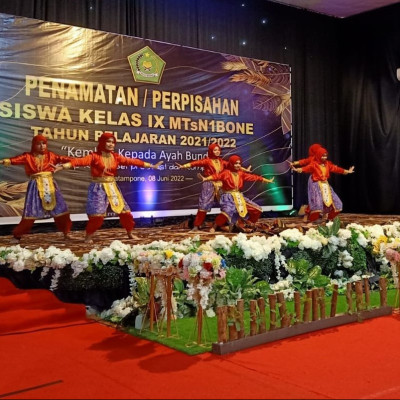 Memukau, Tim Tari Kelas 9 CI MTsN 1 Bone Persembahkan yang Terbaik