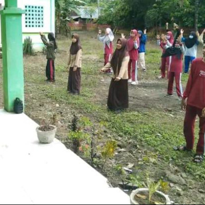 Tingkatkan Kesehatan Jasmani, MA Ulil Amwal Dampang Adakan Kegiatan Senam Pagi