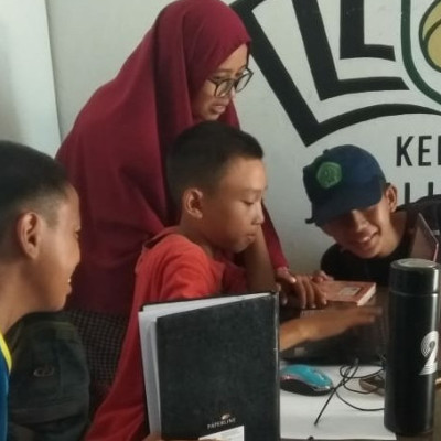 Bergelut Penelitian, Siswa MTs Guppi Possi Tanah Belajar dengan Antusias