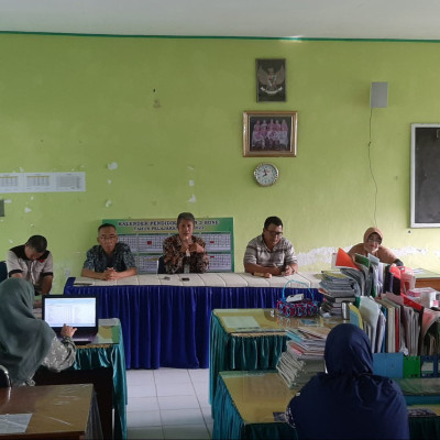 Dalam Rapat, Kepala MAN 2 Bone Gaspol Semangati Guru