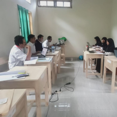 Guru MTs Shohibul Ilmi Input Nilai di Aplikasi RDM