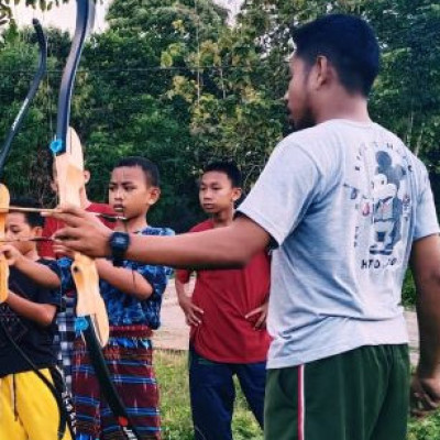 Hidupkan Sunnah Rasulullah, Santri Ponpes Babul Khaer Berlatih Memanah