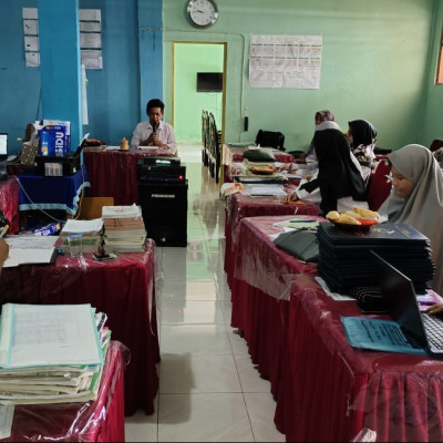 Kamad MTs Batuara Bulukumba Menggelar Rapat Evaluasi PAT dan Persiapan Porseni Antar Kelas