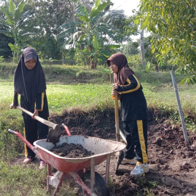 Siswi MTs Al Abrar, Meski Tak Biasa Mereka Yakin Bisa