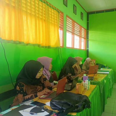 H-10 Jelang Penentuan Kenaikan Kelas, Pendidik MIN 3 Sinjai Lakukan Pengisian RDM Bersama