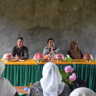 Ukir Sejarah Taklukan Medan Terjal H. Jamaris Juga Sumbang Keramik Lantai Untuk Ruang Kelas