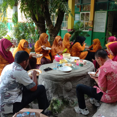 Rajut Kebersamaan Dalam Bingkai Persaudaraan Warga MIN 1 Bone