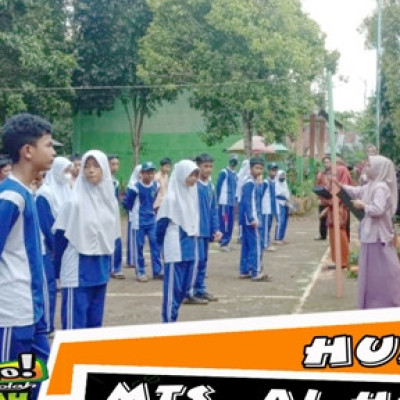 Siswa MTs Alhuda Mannaungi Berkumpul di Halaman Madrasah, Ada apa?