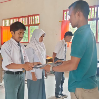 MA Ulil Amwal Dampang Gelar Pembagian Rapor Semester Genap Tapel 2021/2022