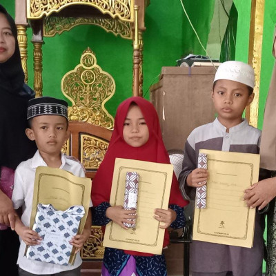 Pembagian Rapor Dan Reward Bagi Siswa MIS PP As’adiyah Galung Beru