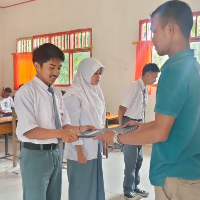 MA Ulil Amwal Dampang Gelar Pembagian Raport Semester Genap TP 2021/2022