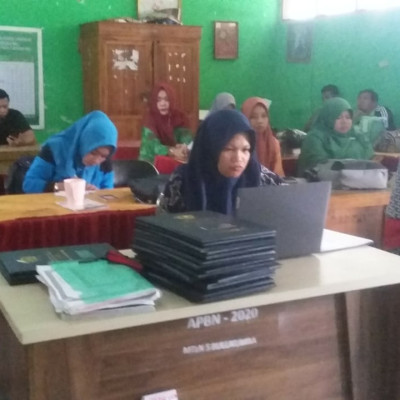 Rapat Penentuan Kenaikan Kelas MTsN 5 Bulukumba Berlangsung Alot