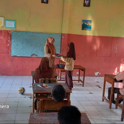 Pembagian Rapor, Siswa Kelas VII dan VIII MTs Muhammadiyah Kajang Naik Kelas