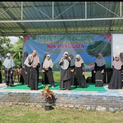 Isak Tangis Mewarnai Acara Penamatan Siswa Kelas 6 Di MIS Panggala